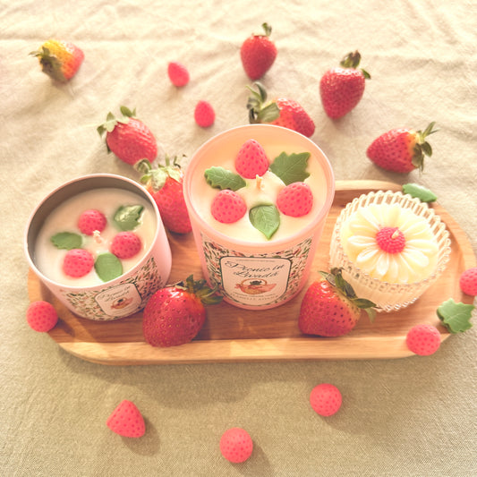 Picnic în livadă - căpșuni, zmeură, rubarbă, cedru