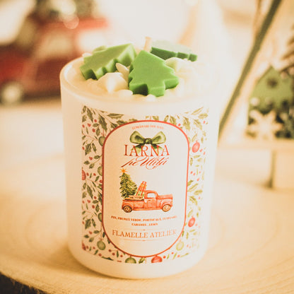 Iarna pe uliță - pin, zmeură, lemn