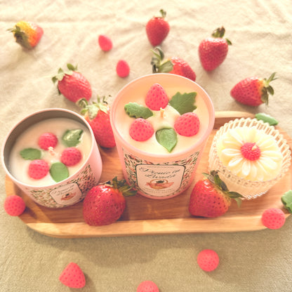 Picnic în livadă - căpșuni, zmeură, rubarbă, cedru