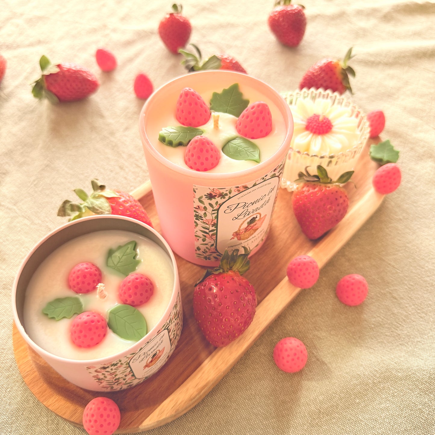 Picnic în livadă - căpșuni, zmeură, rubarbă, cedru