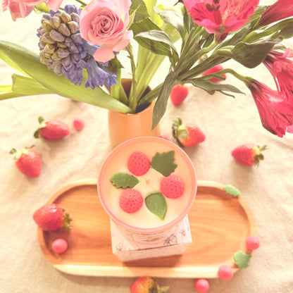 Picnic în livadă - căpșuni, zmeură, rubarbă, cedru