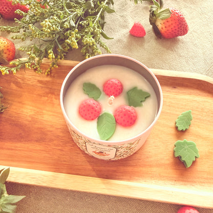 Picnic în livadă - căpșuni, zmeură, rubarbă, cedru