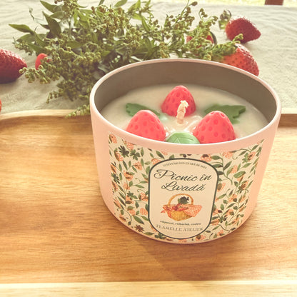 Picnic în livadă - căpșuni, zmeură, rubarbă, cedru